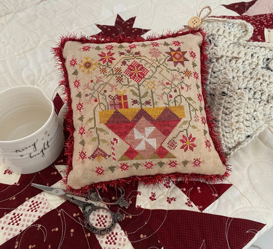 Betsy's Christmas Basket by Pansy Patch Quilts and Stitchery