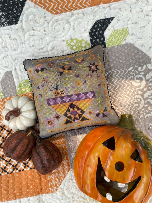 Betsy's Halloween Basket by Pansy Patch Quilts and Stitchery