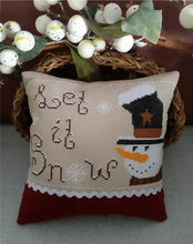 Load image into Gallery viewer, Prim Snowman by Twin Peak Primitives
